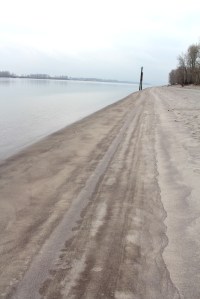 Looking upriver. Photo by Lupa, 2013.